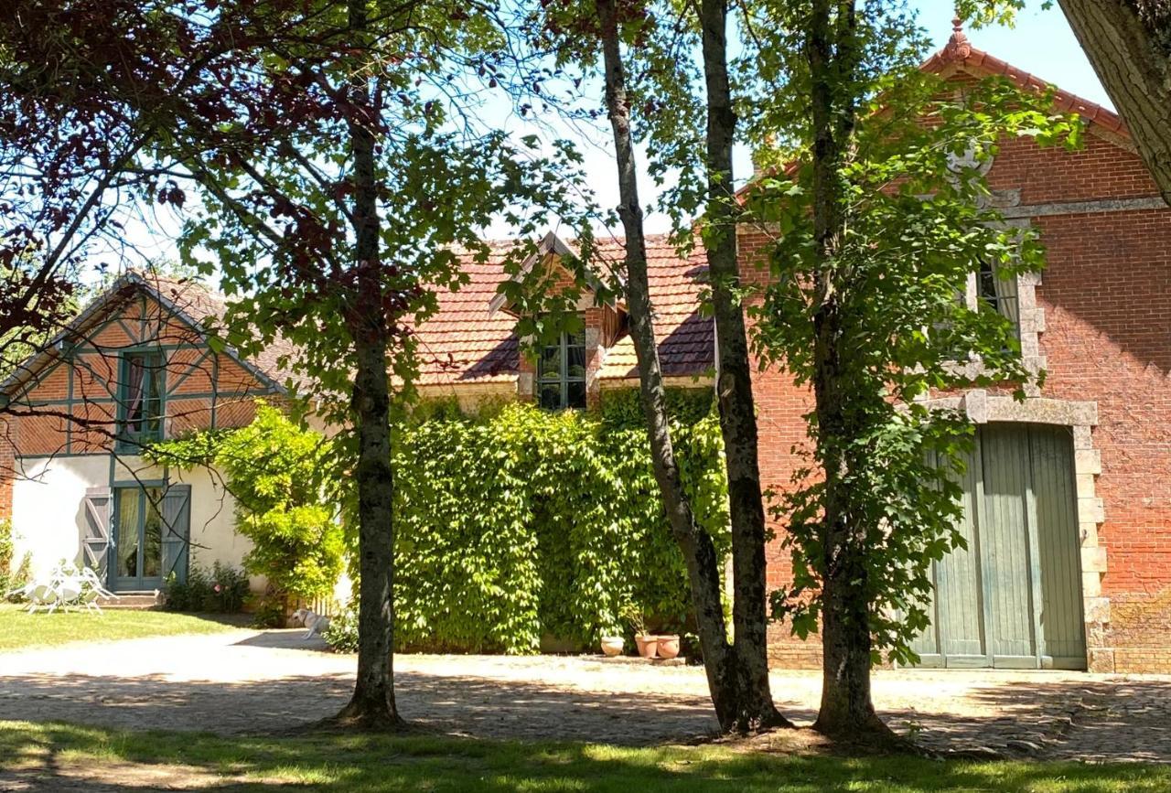 Cottages De Chateau De Vaux Yvre-l'Eveque ภายนอก รูปภาพ