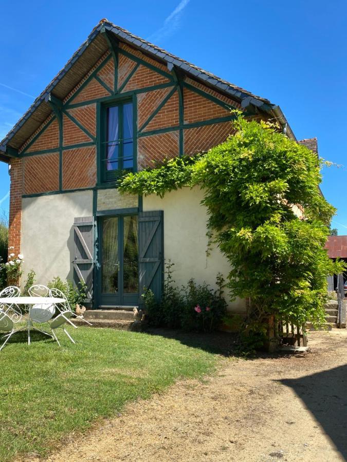 Cottages De Chateau De Vaux Yvre-l'Eveque ภายนอก รูปภาพ