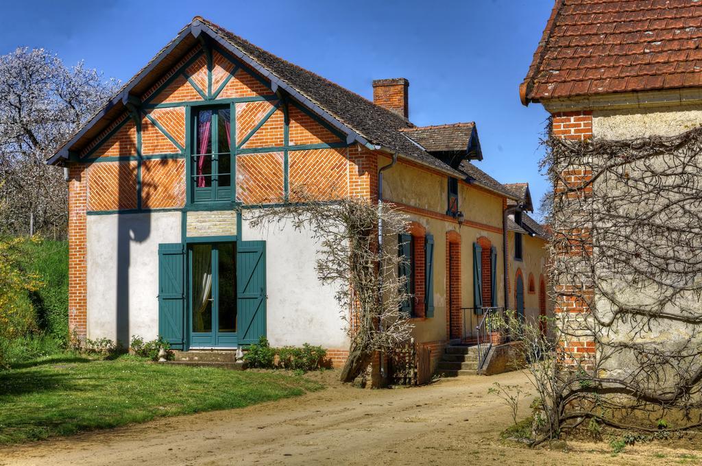 Cottages De Chateau De Vaux Yvre-l'Eveque ภายนอก รูปภาพ